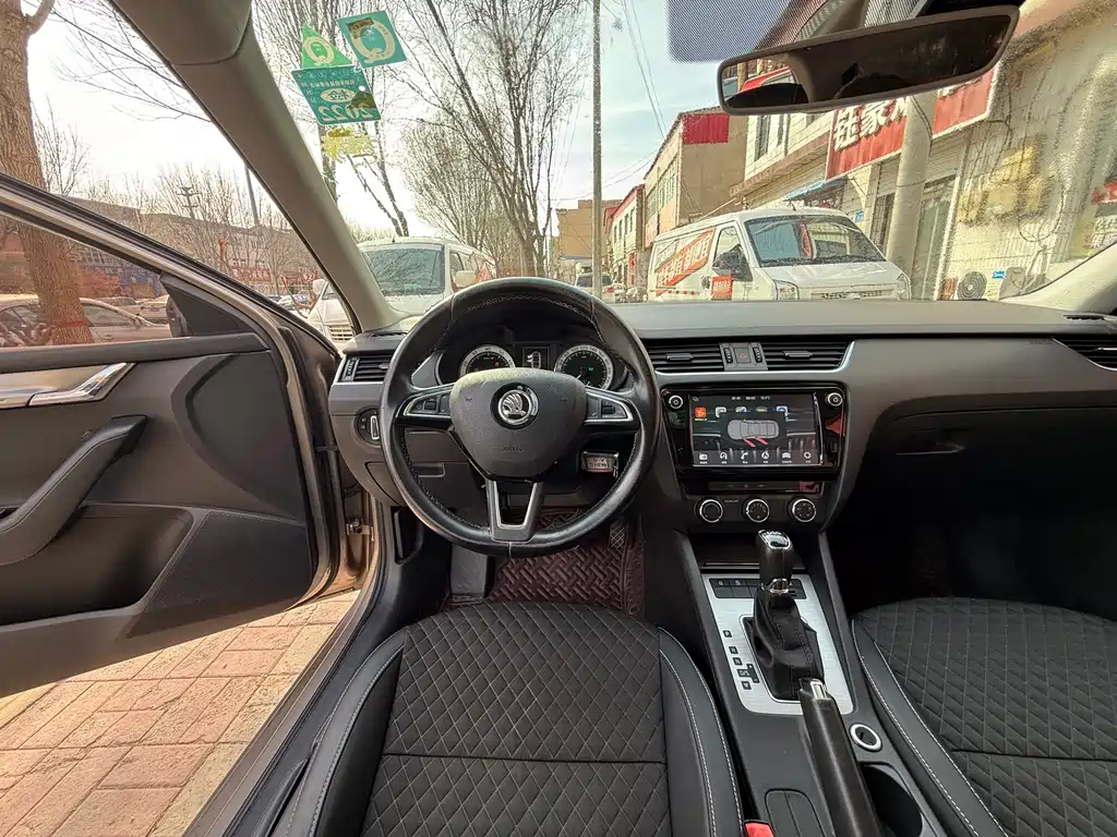 Octavia 2018 TSI230 DSG Deluxe Edition купить на сайте DeffCars