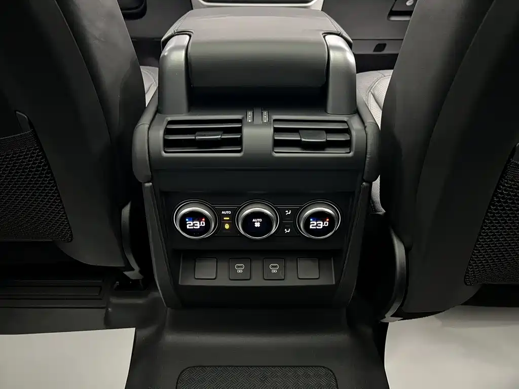 Land Rover Defender 2023 110 3.0T P400 X-DYNAMIC HSE купить на сайте DeffCars