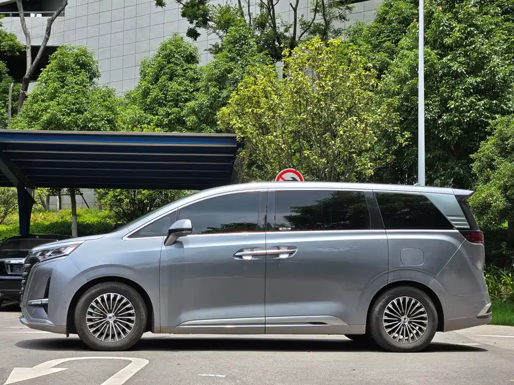 Denza D9 2024 DM-i 980 4WD Flagship купить на сайте DeffCars