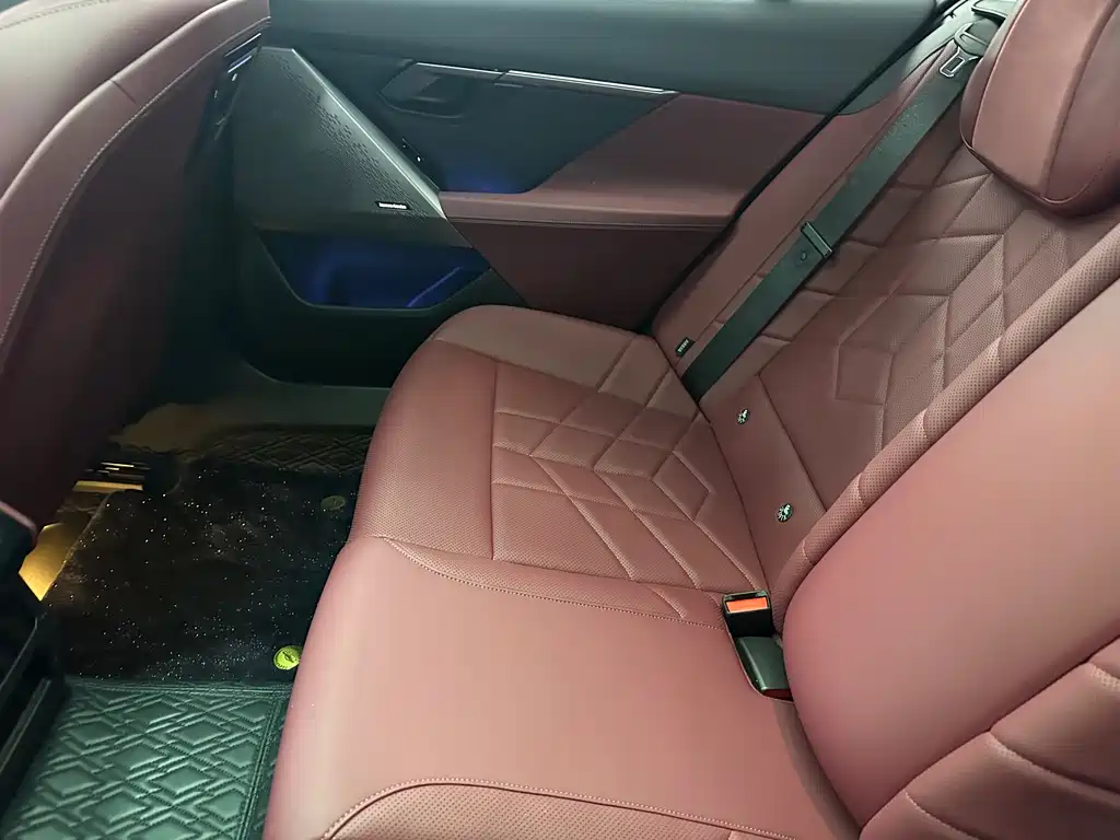 BMW 5 Series 2025 530Li Leading M Sports Package купить на сайте DeffCars