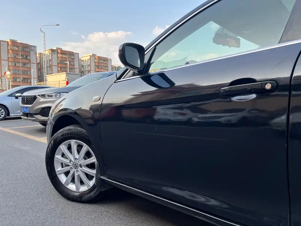 Bora 2012 1.6L automatic luxury model купить на сайте DeffCars