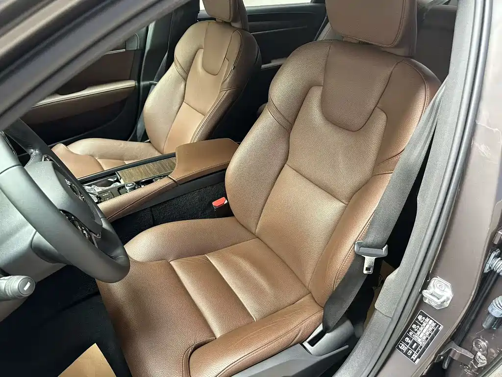 Volvo S90 2021 B5 Zhiyuan Luxury Edition купить на сайте DeffCars