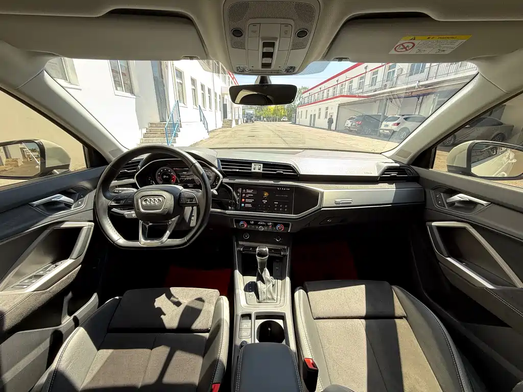 Audi Q3 2023 35 TFSI Fashionable and Dynamic (1.5T) купить на сайте DeffCars