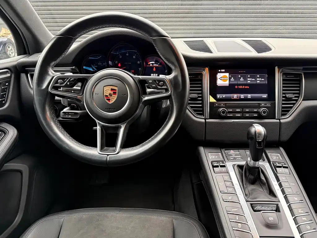 Macan 2017 Macan 2.0T купить на сайте DeffCars