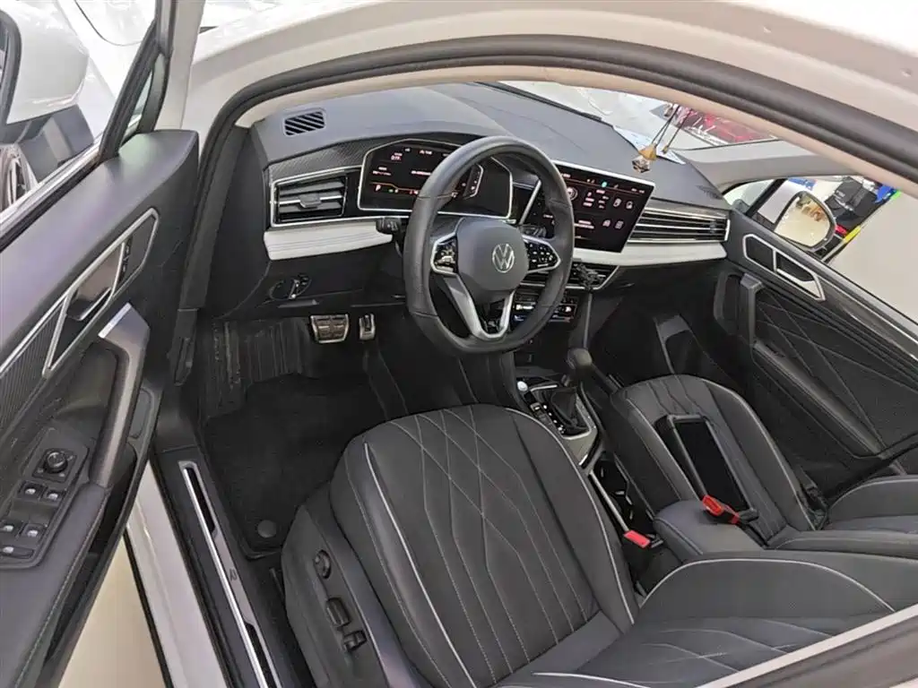 Tiguan L 2023 330TSI automatic two-wheel drive R-Line version купить на сайте DeffCars