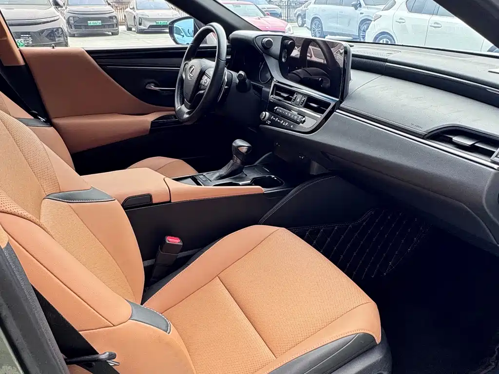 Lexus ES 2023 200 Excellence Edition купить на сайте DeffCars