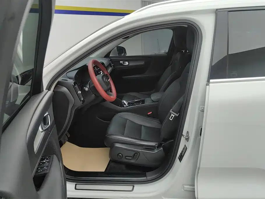 Volvo XC40 2021 T4 four-wheel drive Zhiyuan Deluxe Edition купить на сайте DeffCars