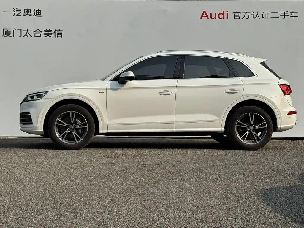 Audi Q5L 2018 45 TFSI Exclusive Fashion Model National VI купить на сайте DeffCars