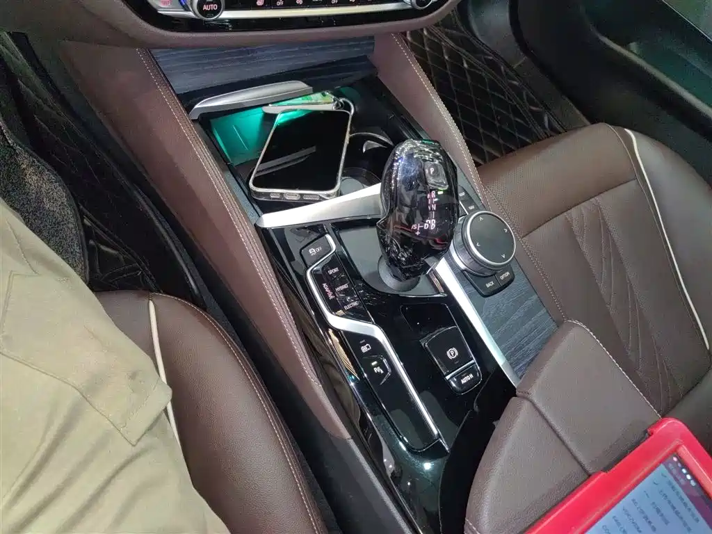 BMW 5 Series New Energy 2021 535Le M Sports Package купить на сайте DeffCars