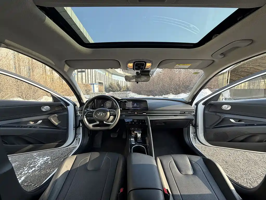 Elantra 2022 1.5L CVT LUX Premium Edition купить на сайте DeffCars