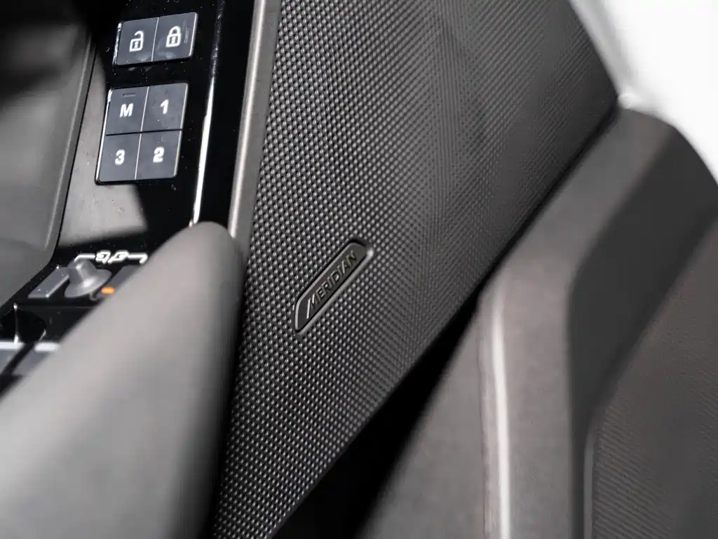 Range Rover Velar 2024 Dynamic SE купить на сайте DeffCars