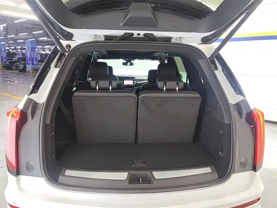 Cadillac XT6 2022 2.0T six-seat two-wheel drive luxury model купить на сайте DeffCars