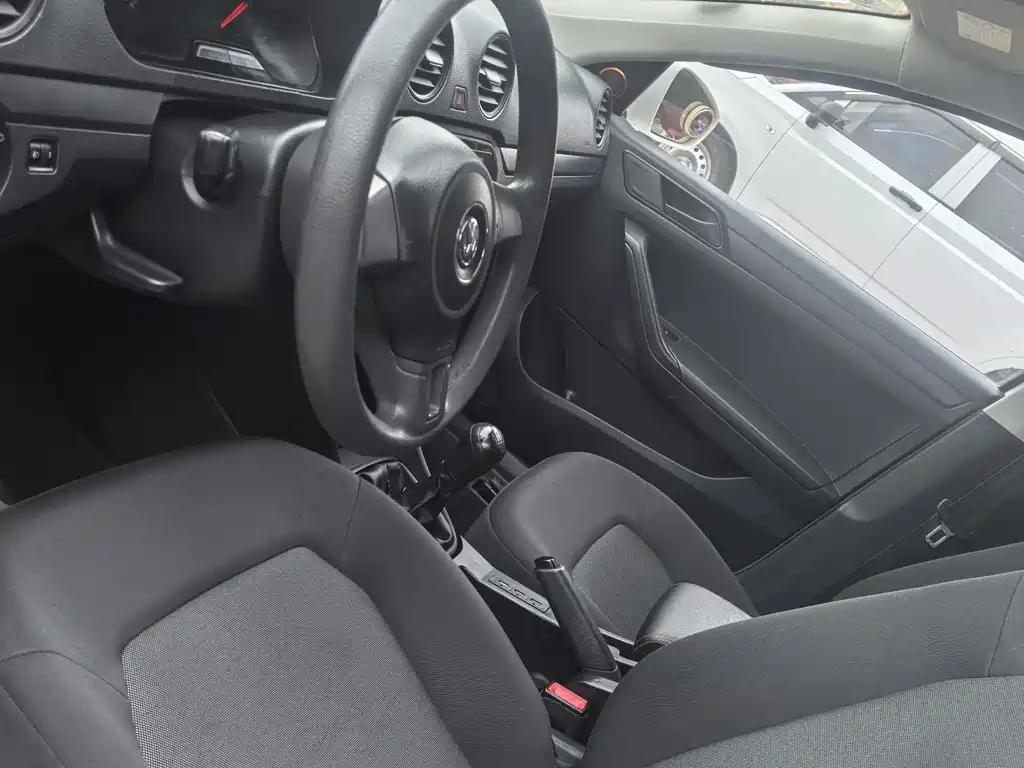 Jetta 2015 Premium Edition 1.6L Manual Fashion Model купить на сайте DeffCars