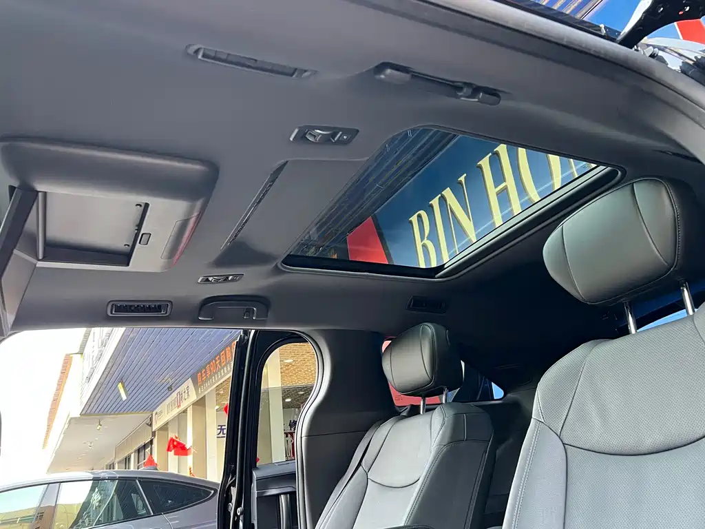 SIENNA 2023 2.5L Hybrid Platinum Edition купить на сайте DeffCars