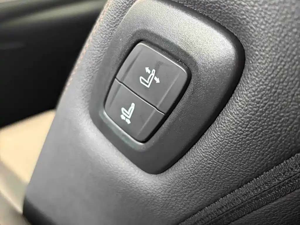 Camry 2022 2.0GVP Leading Edition купить на сайте DeffCars