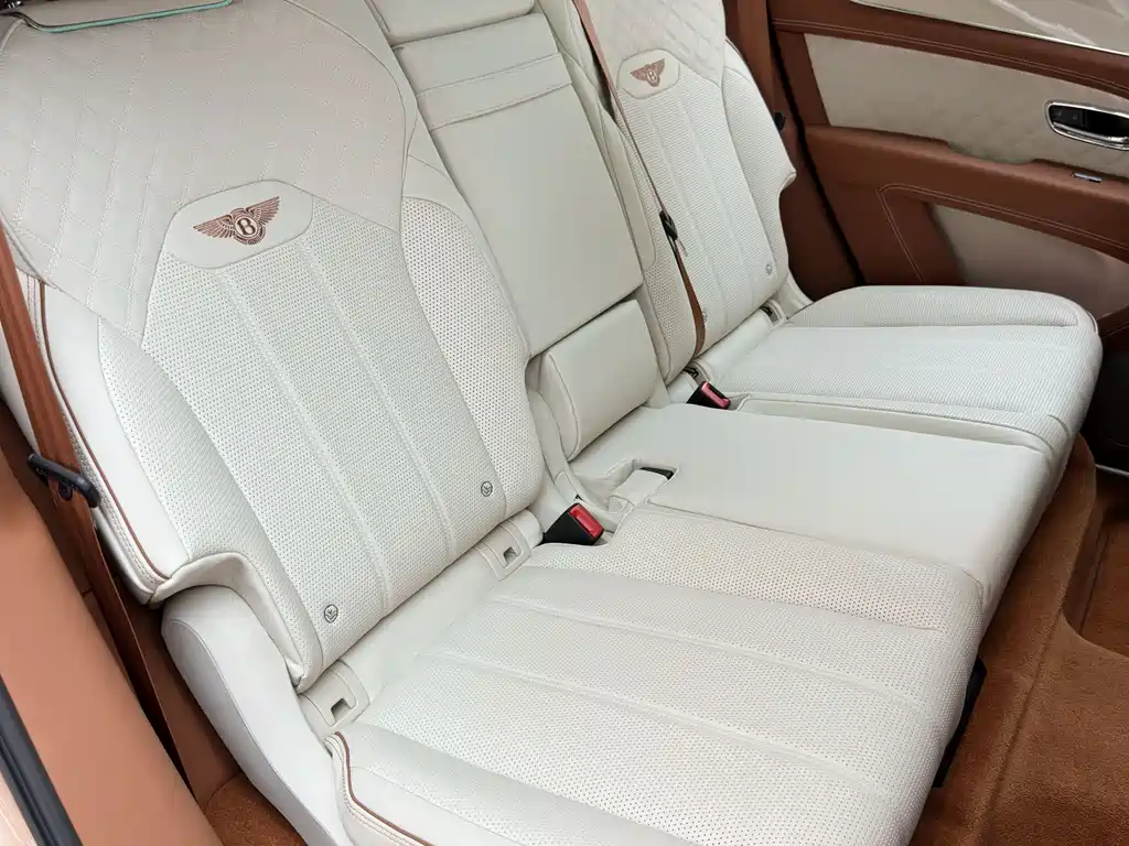 Bentayga 2024 4.0T V8 Yadu Edition купить на сайте DeffCars