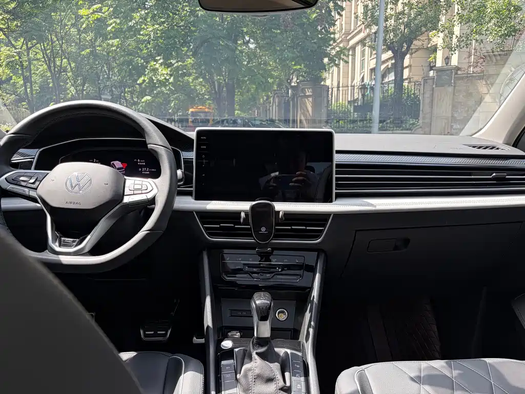 Tiguan L 2024 Outstanding Model 330TSI Automatic Two-wheel Drive R-Line Longyao Edition купить на сайте DeffCars