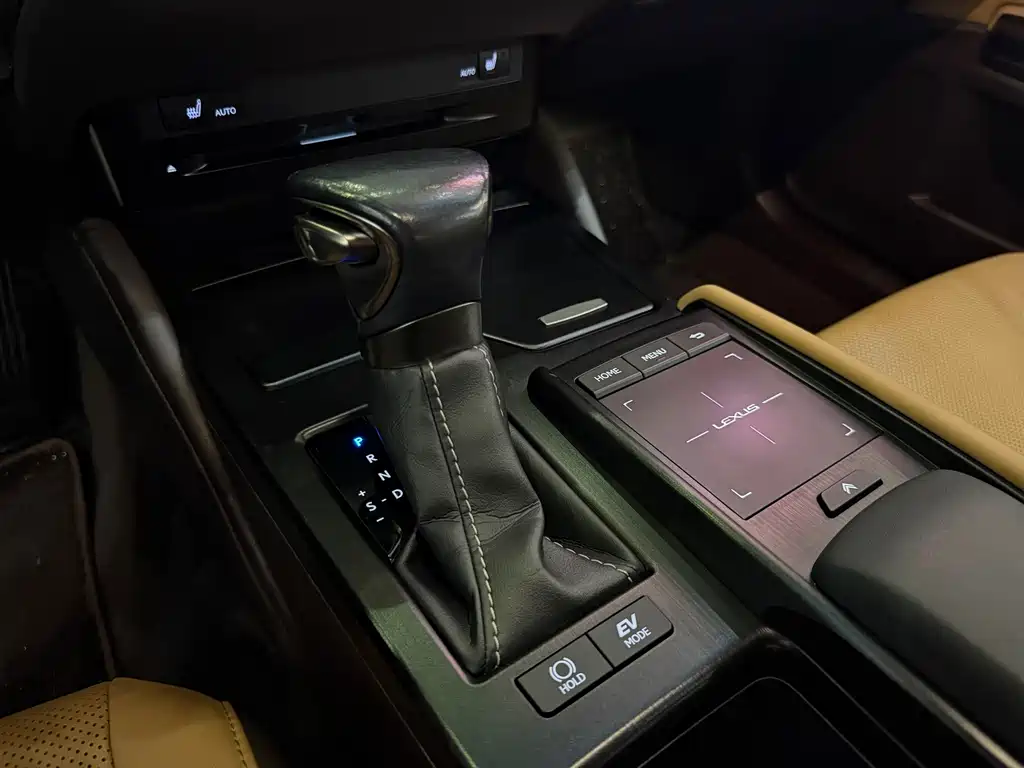 Lexus ES 2020 300h Excellence Edition купить на сайте DeffCars