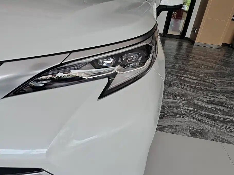 SIENNA 2024 2.5L Hybrid Platinum Edition купить на сайте DeffCars