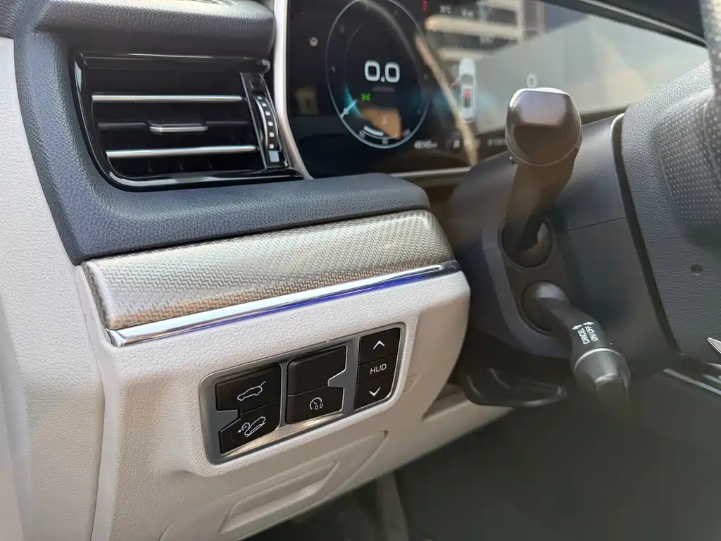Hongqi HS5 2022 2.0T Zhilian Qixiang four-wheel drive version купить на сайте DeffCars