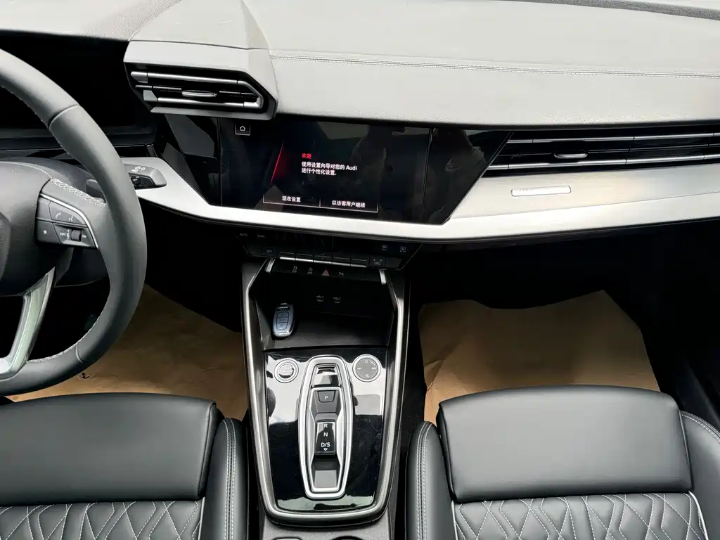 Audi A3 2025 A3L Limousine 35TFSI Flying Spur Exclusive купить на сайте DeffCars