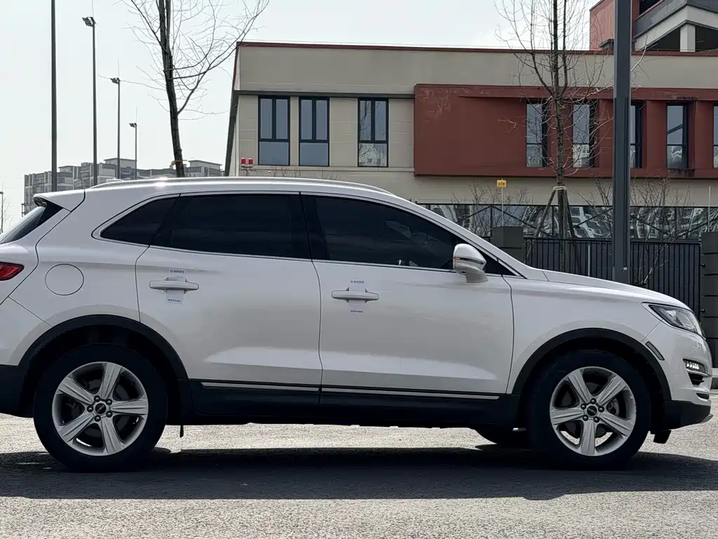 Lincoln MKC 2017 2.0T 2WD Exclusive Edition купить на сайте DeffCars