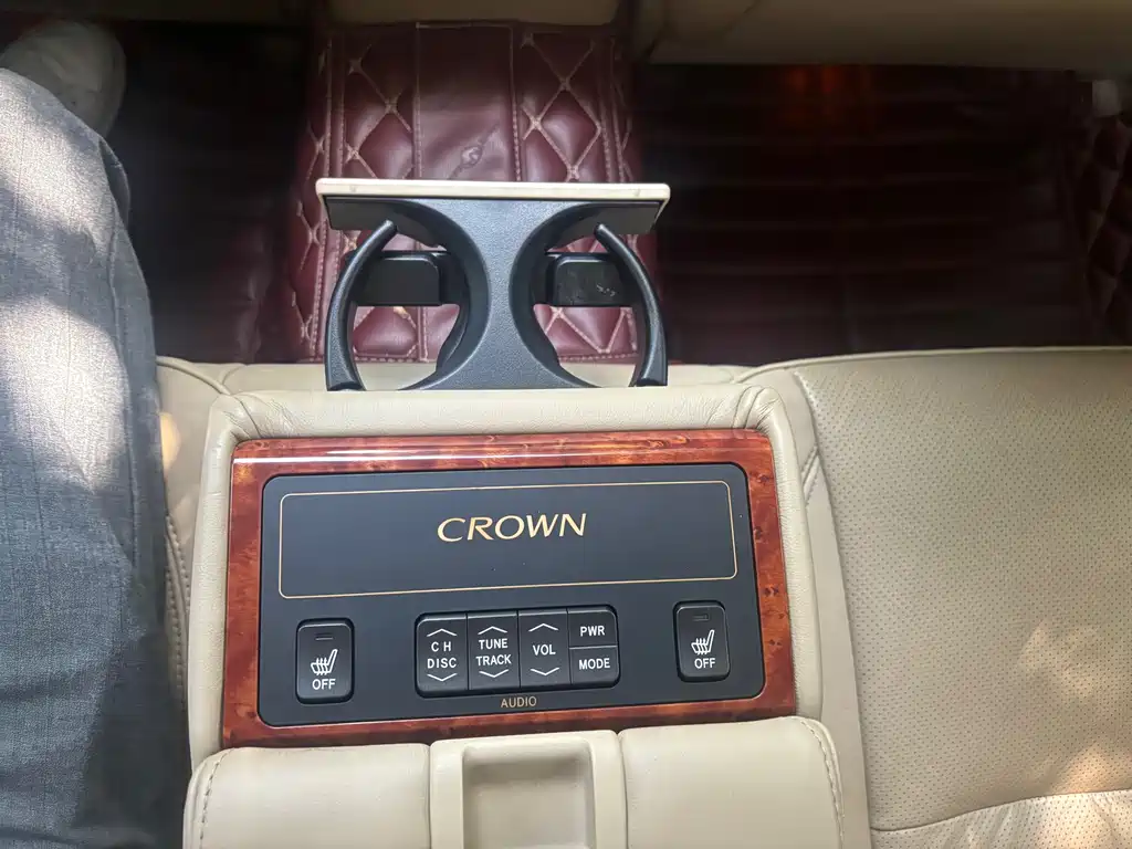 Crown 2007 2.5L Royal Navigation Edition купить на сайте DeffCars