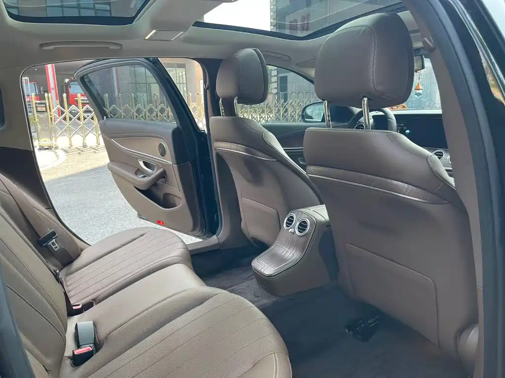 Mercedes-Benz E-Class 2023 E 260 L купить на сайте DeffCars
