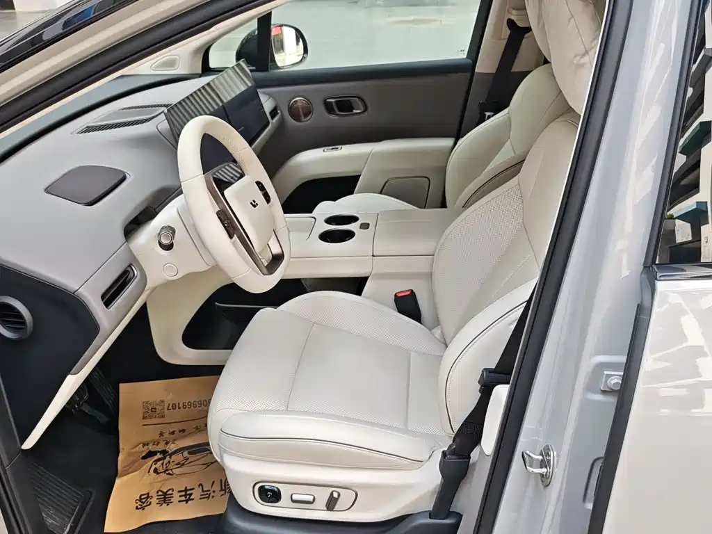 Ideal i8 2025 Standard Edition купить на сайте DeffCars