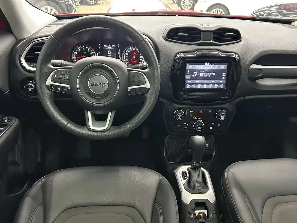 Renegade 2019 220T Automatic Leading Edition купить на сайте DeffCars