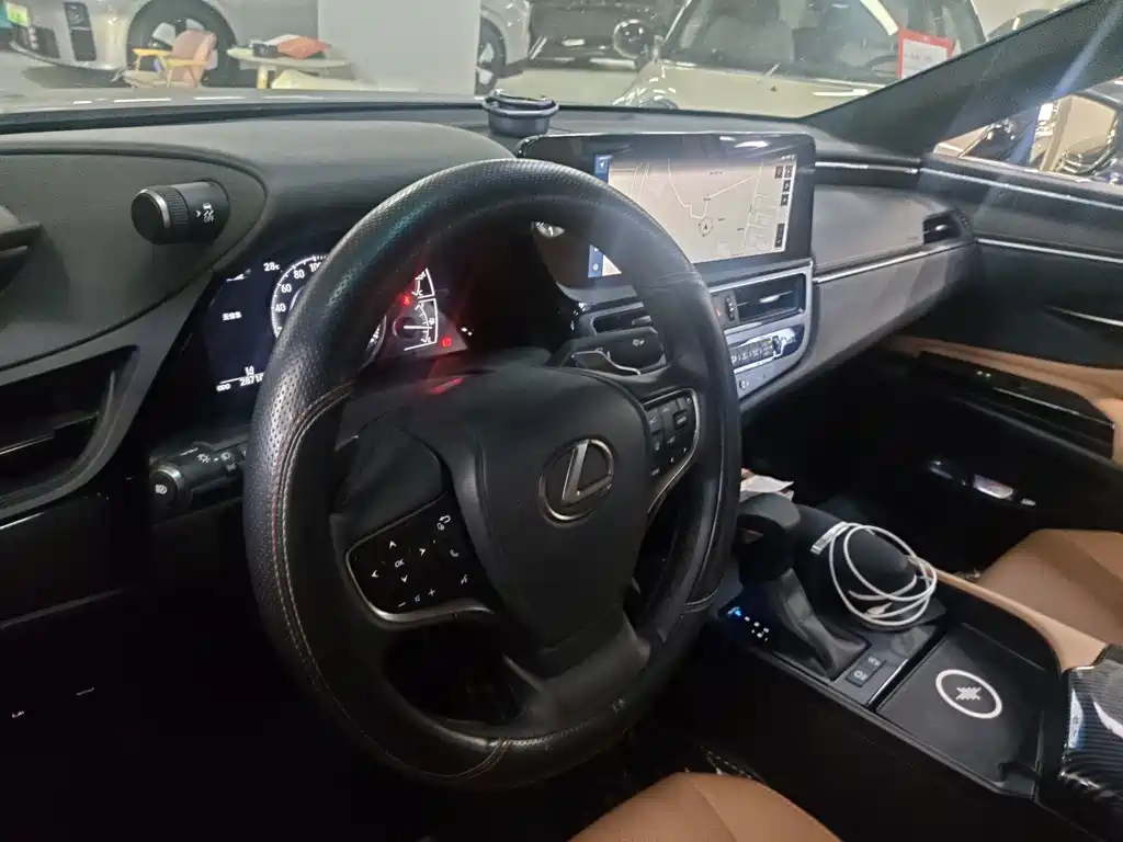 Lexus ES 2023 200 Excellence Edition купить на сайте DeffCars