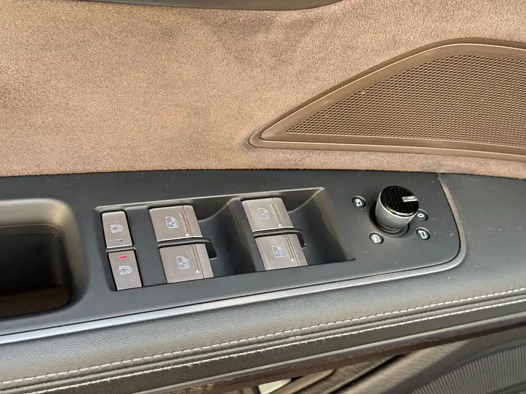 Audi A8 2024 A8L 50 TFSI quattro Premium Selection купить на сайте DeffCars