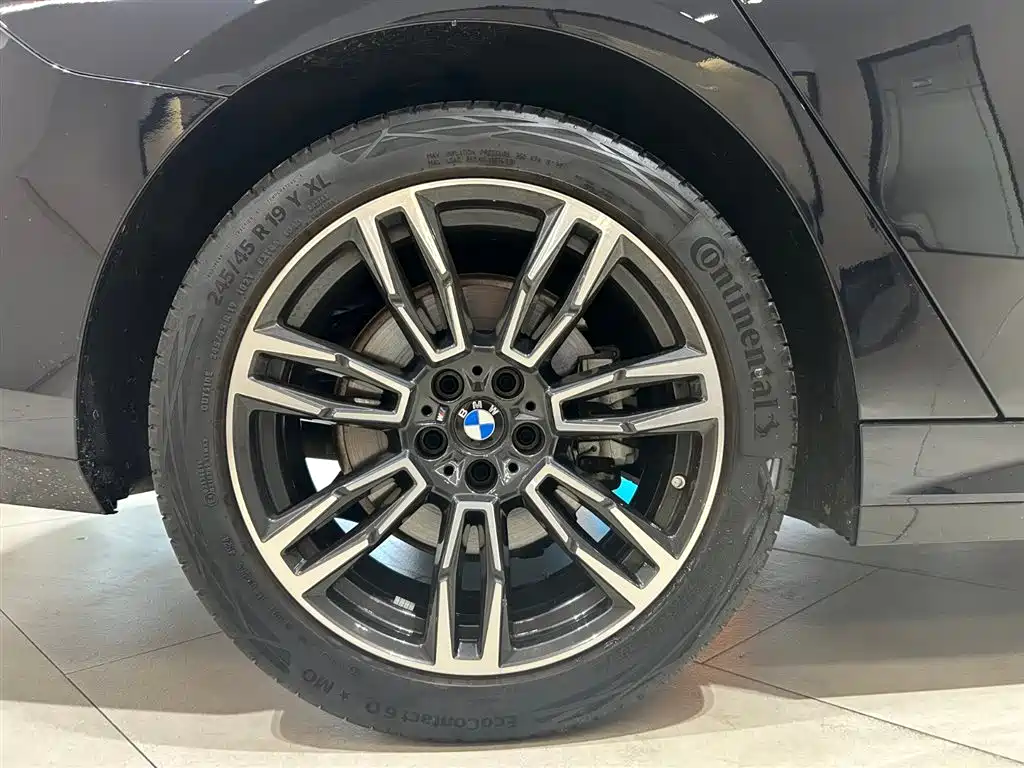BMW 5 Series 2025 530Li Leading M Sports Package купить на сайте DeffCars