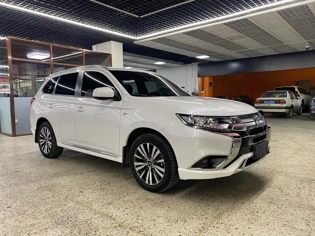 Outlander 2021 2.0L 2WD Smooth Edition 5 seats купить на сайте DeffCars