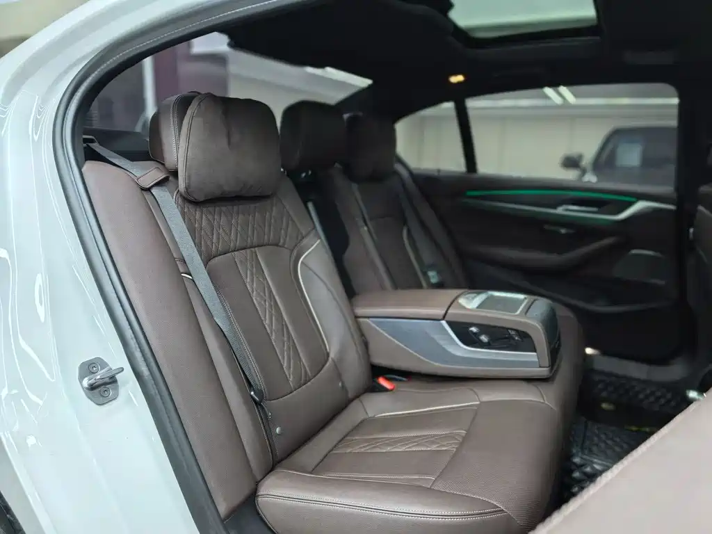BMW 5 Series 2022 530Li Exclusive M Sports Package купить на сайте DeffCars