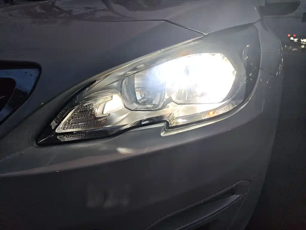 Peugeot 408 2018 1.8L automatic luxury version купить на сайте DeffCars