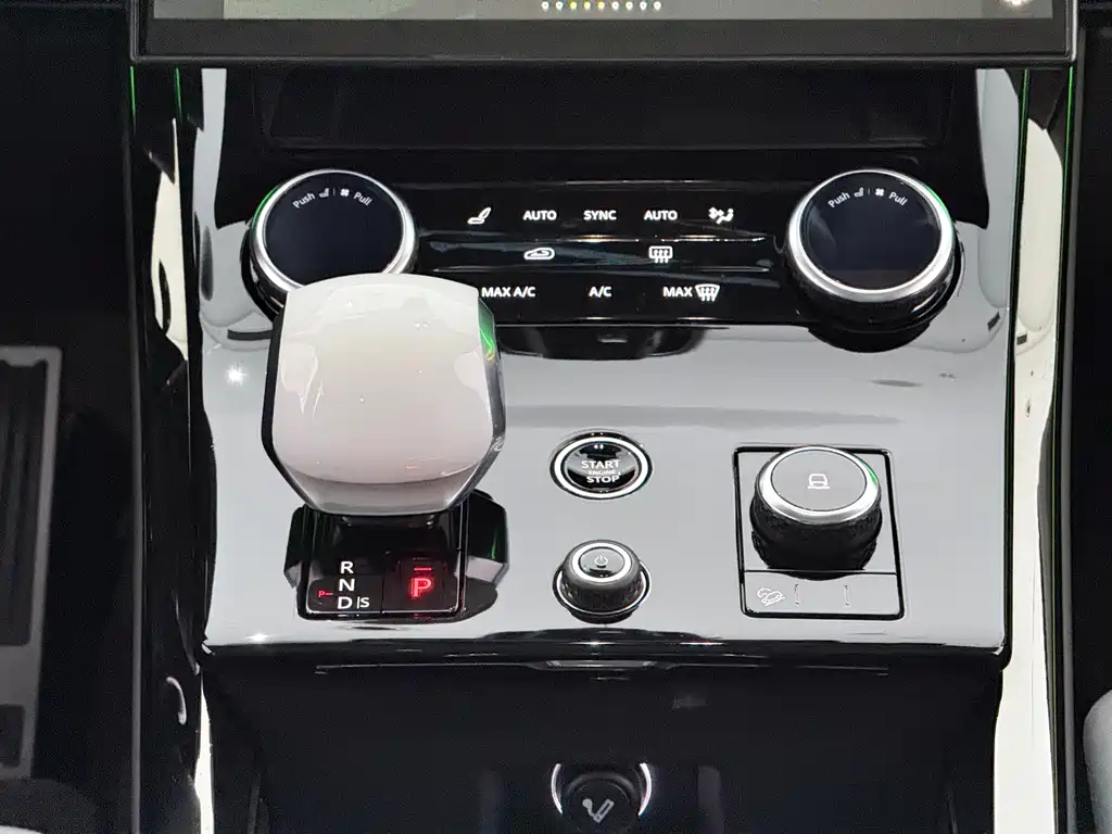 Range Rover Sport 2023 400PS First Edition купить на сайте DeffCars