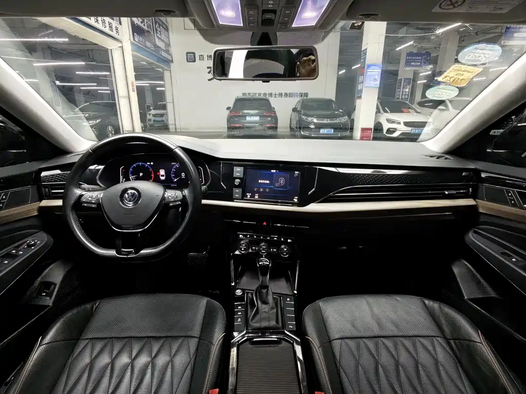 Passat 2019 330TSI Deluxe Edition National VI купить на сайте DeffCars