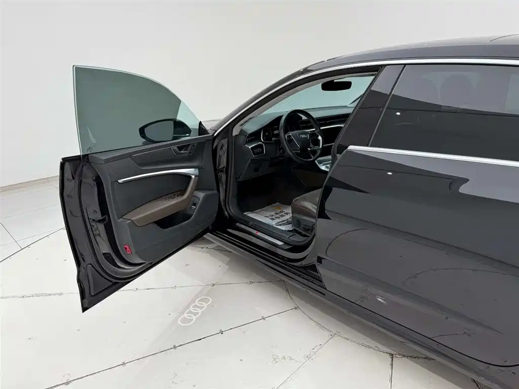 Audi A7L 2024 45TFSI S-line Dream Building Liquid Crystal Package купить на сайте DeffCars