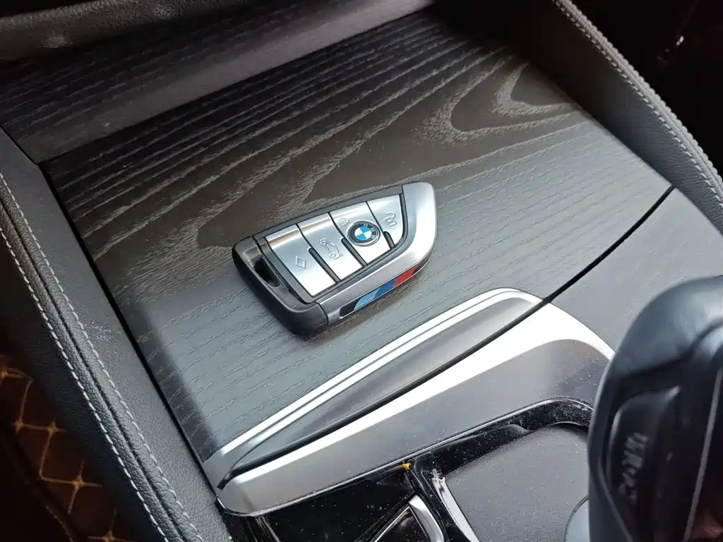 BMW 5 Series 2023 530Li Leading M Sports Package купить на сайте DeffCars