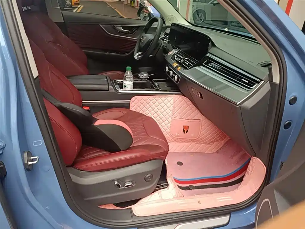 Hongqi HS5 2023 2.0T Qixiang Pro version купить на сайте DeffCars