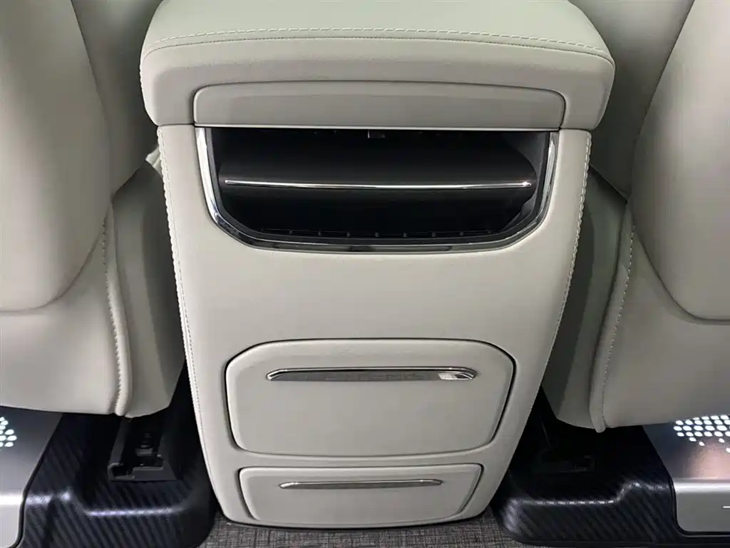 Volvo EM90 2025 Ultra six-seater купить на сайте DeffCars