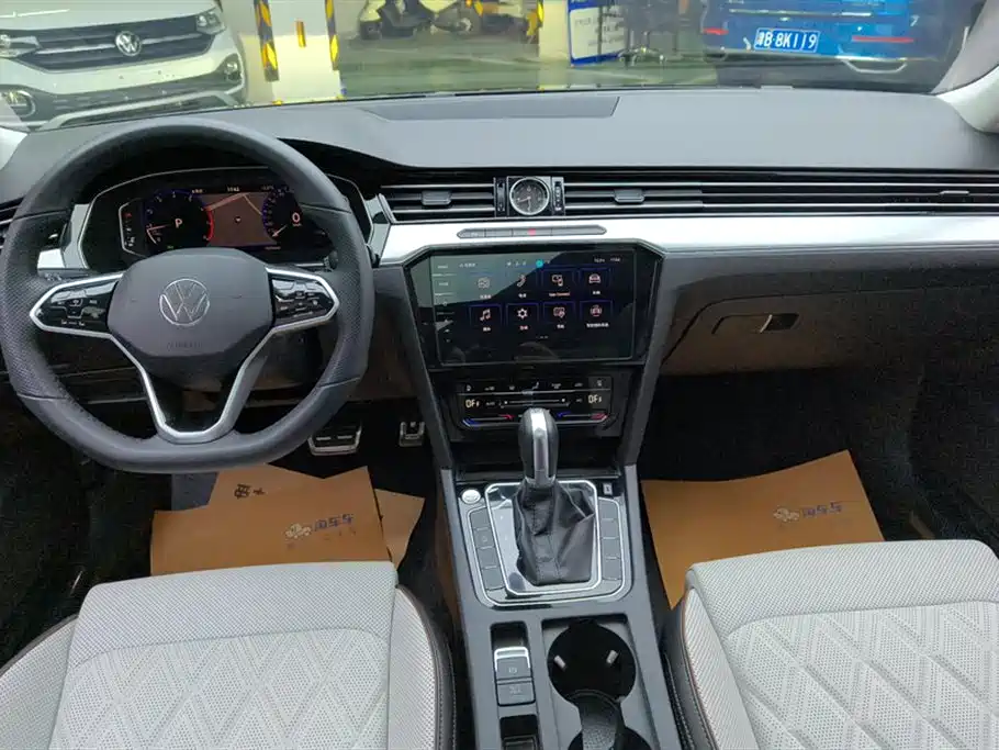 Magotan 2025 model 330TSI DSG luxury model купить на сайте DeffCars