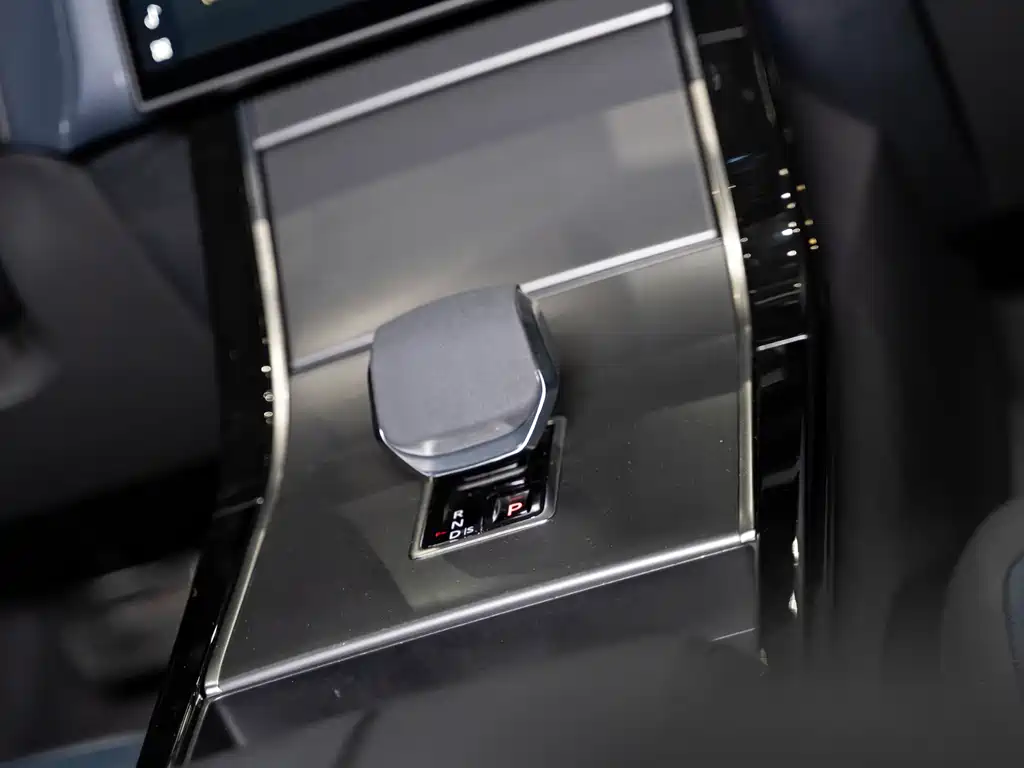 Range Rover Velar 2024 Dynamic SE купить на сайте DeffCars