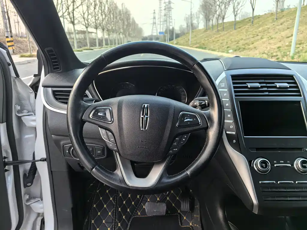 Lincoln MKC 2017 2.0T 2WD Exclusive Edition купить на сайте DeffCars