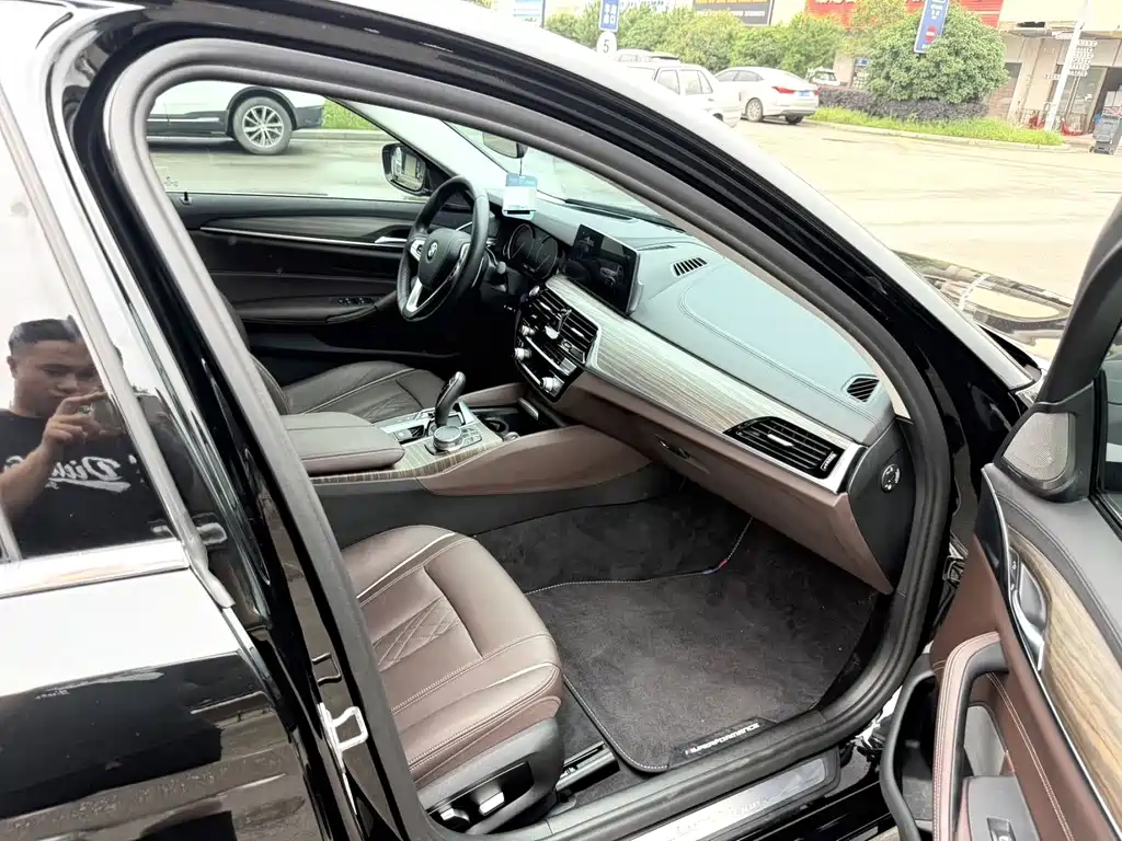 BMW 5 Series 2018 facelift 530Li Exclusive luxury package купить на сайте DeffCars