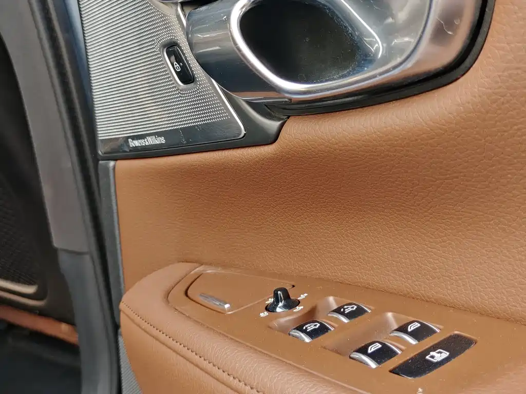 Volvo S90 2018 T4 Zhiyuan Edition купить на сайте DeffCars
