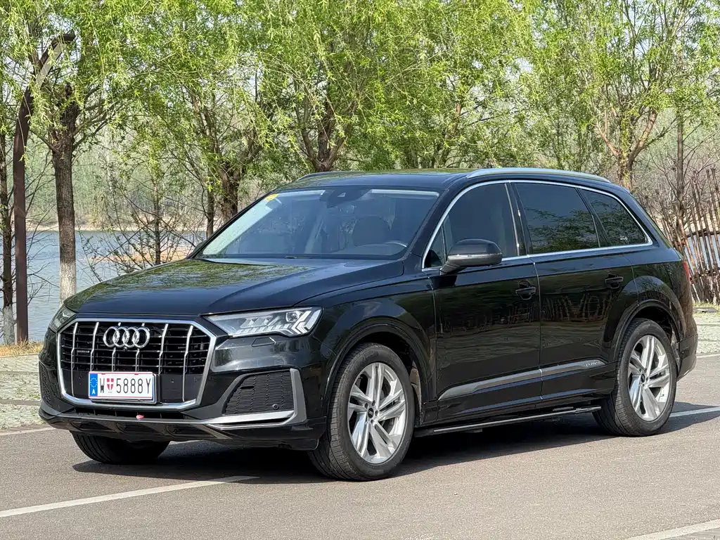 Audi Q7 2022 45 TFSI quattro S line luxury model купить на сайте DeffCars