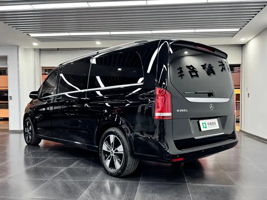 Mercedes-Benz V-Class 2022 V 260 L Long Wheelbase Premium Edition купить на сайте DeffCars