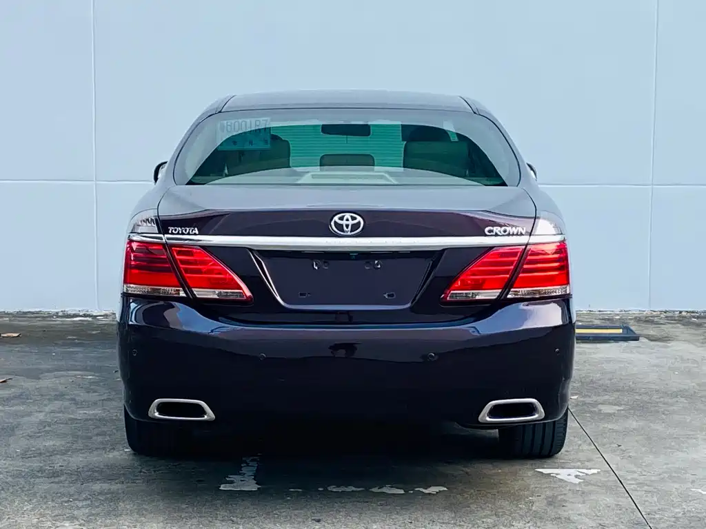 Crown 2012 2.5L Royal Leather Edition купить на сайте DeffCars
